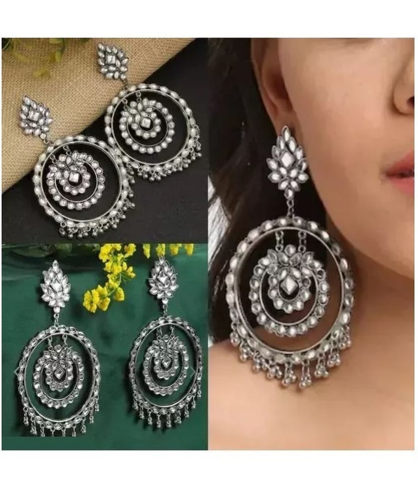     			Samridhi DC Silver Chandbalis Earrings ( Pack of 1 )