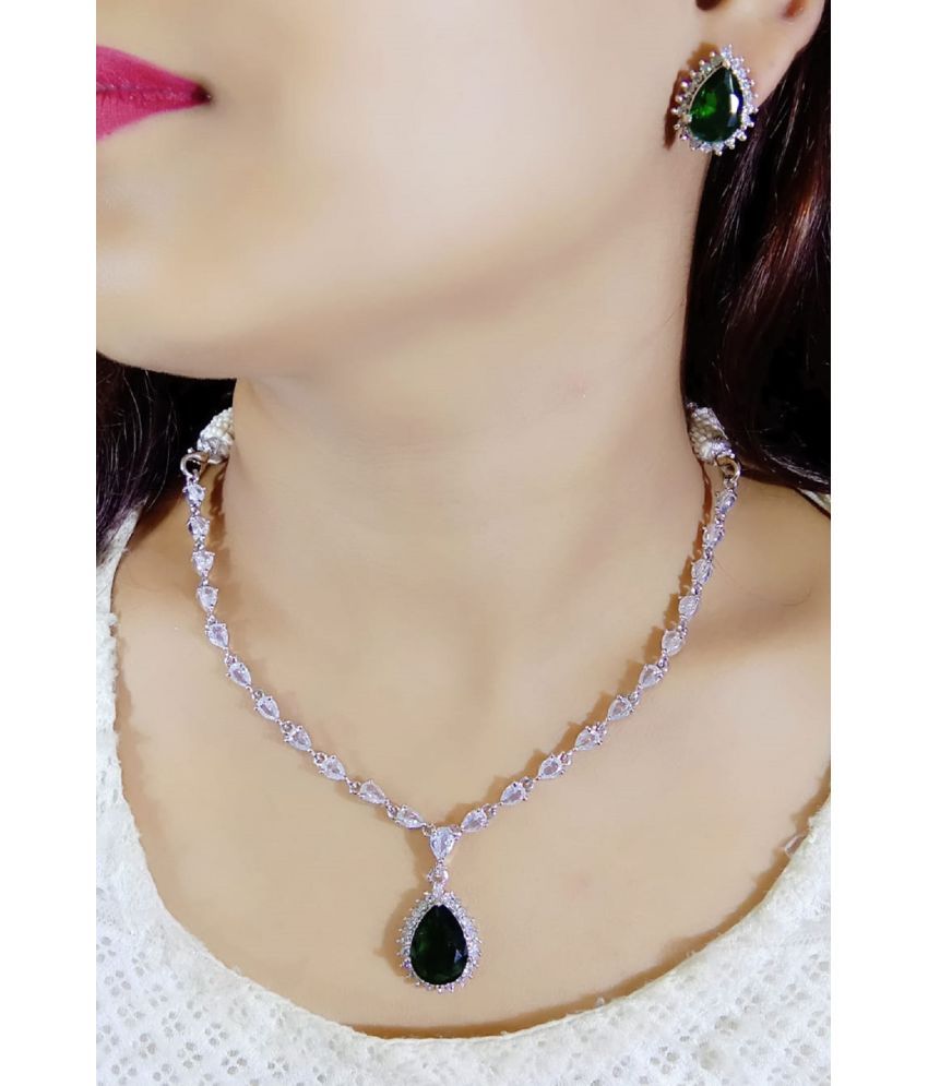     			Ladymania Green Alloy Necklace Set ( Pack of 1 )