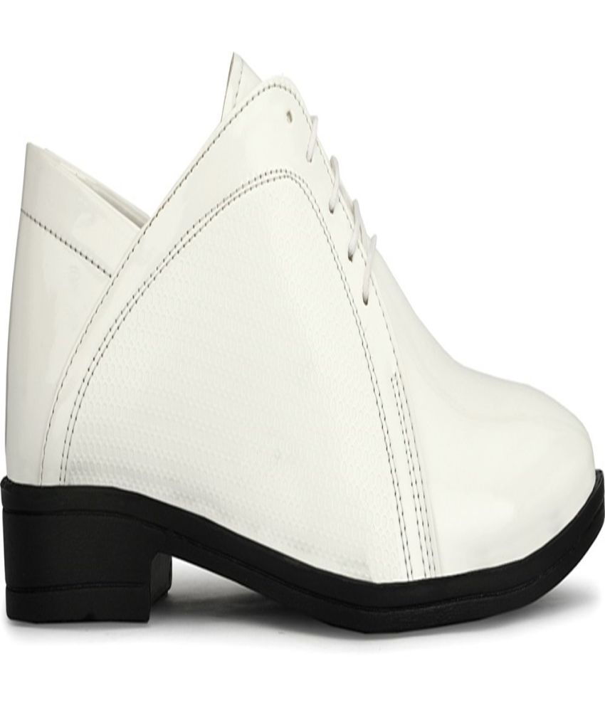     			Mechlo FORMAL SHOE White Men's Outdoor Shoes