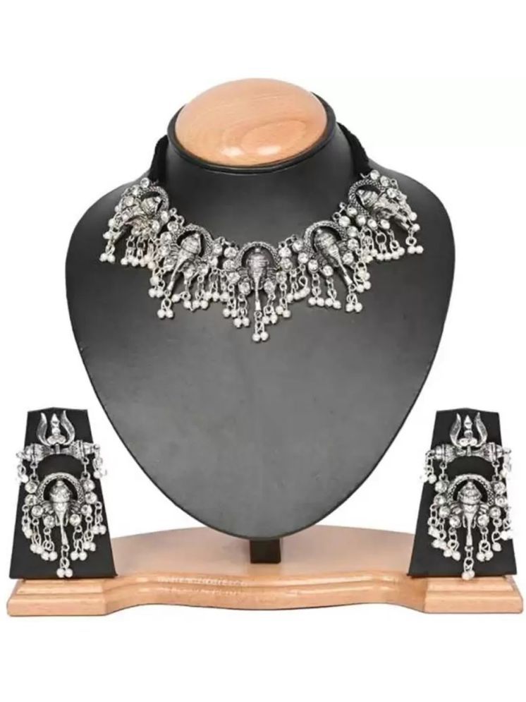     			Samridhi DC Silver Alloy Necklace Set ( Pack of 1 )