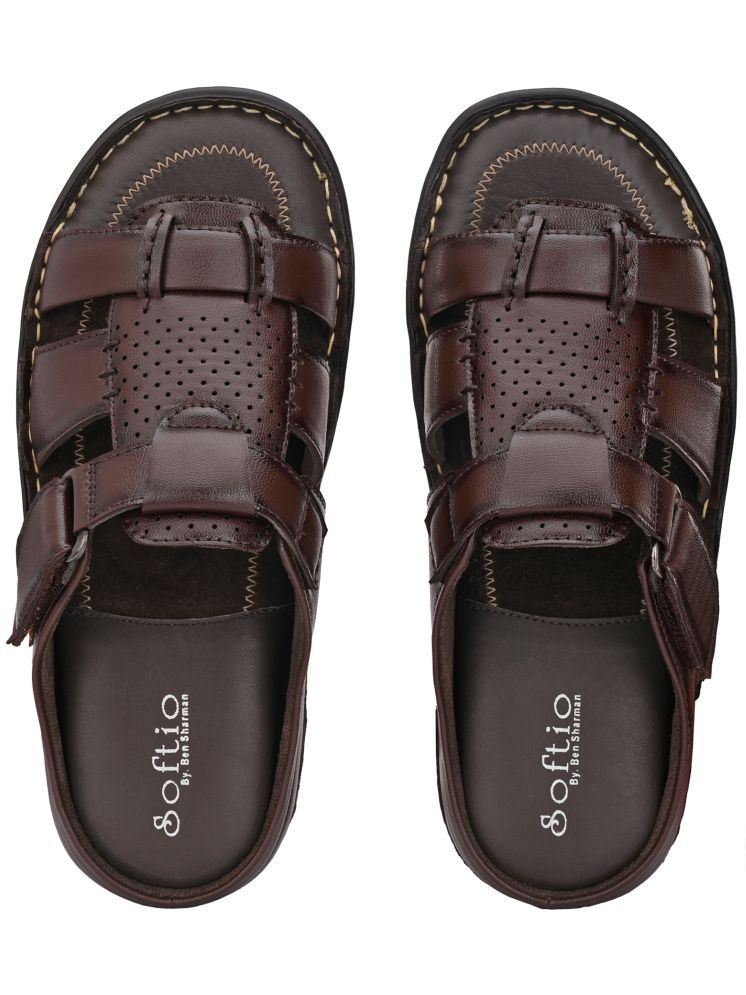     			softio Brown Men's Leather Slipper