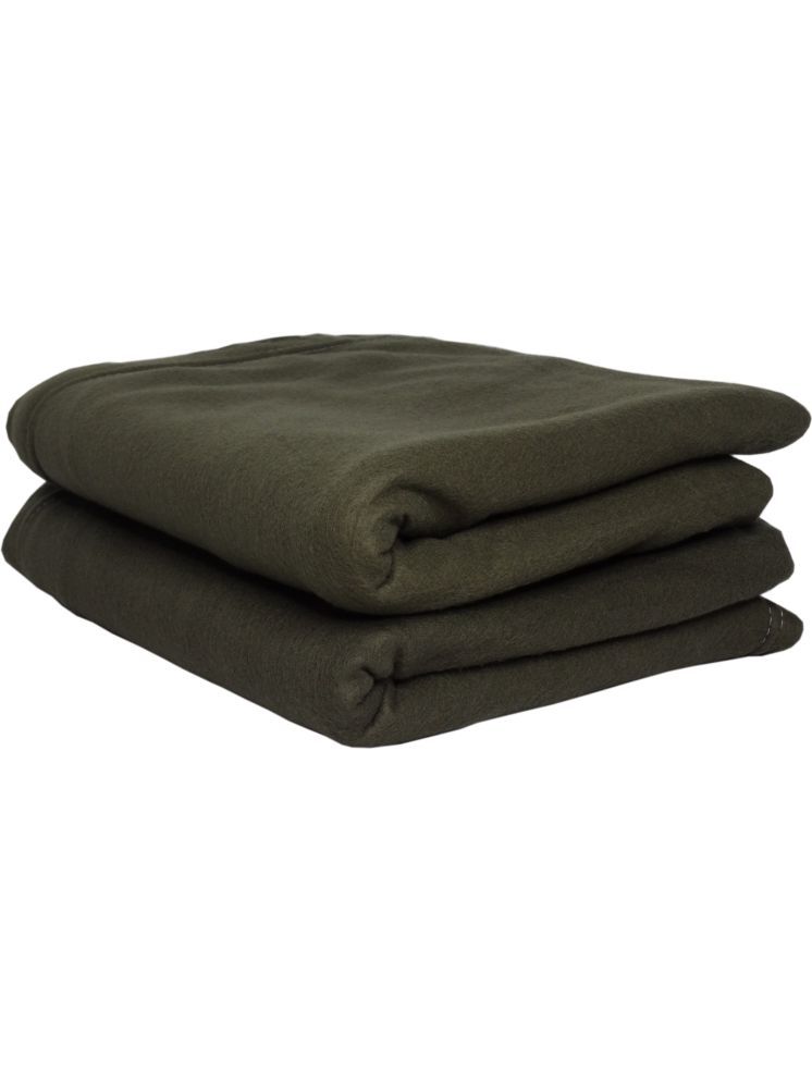     			FuzzyNest Fleece Solid Single Bed Blanket ( 230 cm x 155 cm ) - Green ( Pack of 2 )