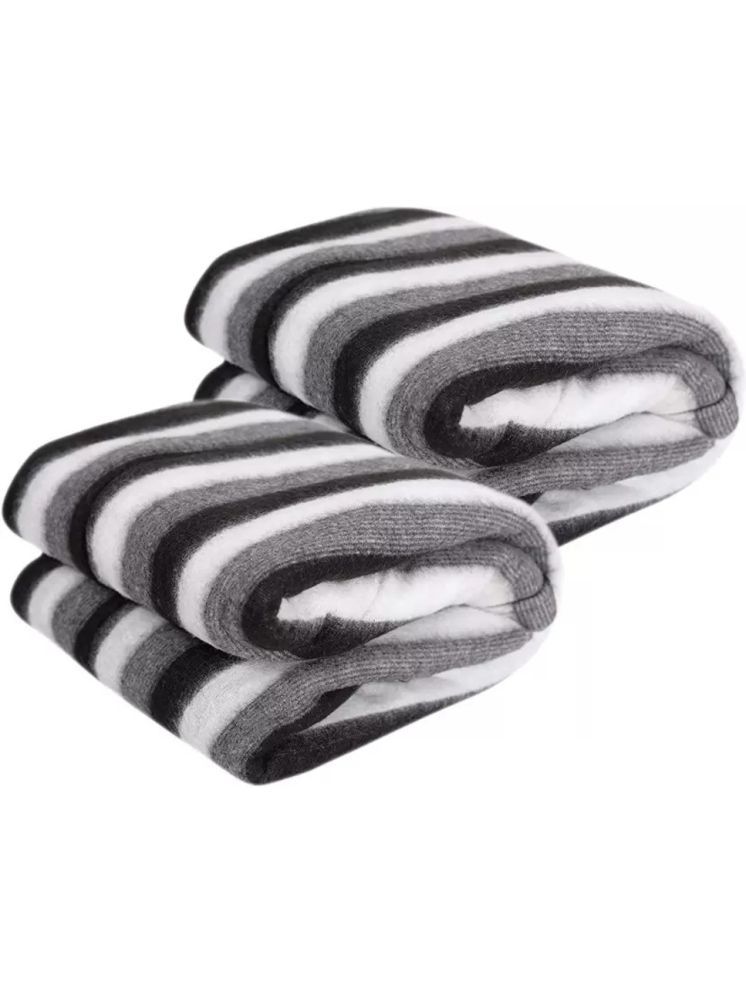     			FuzzyNest Fleece Vertical Striped Single Bed Blanket ( 213 cm x 150 cm ) - Multicolor ( Pack of 2 )