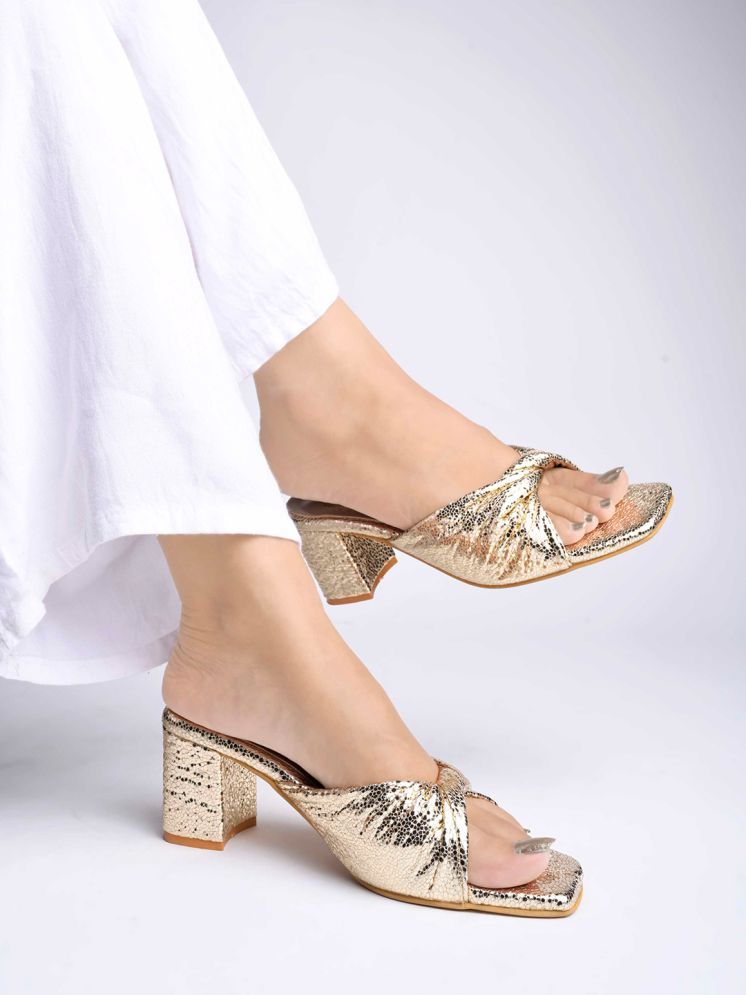     			Shoetopia Embellished Knotted Detailed Gold Block Heels For Girls